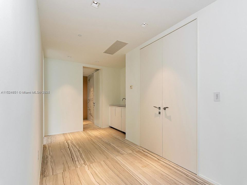 Recently Rented: $35,500 (4 beds, 5 baths, 4755 Square Feet)