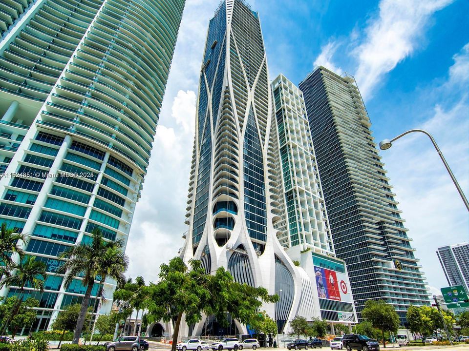 Recently Rented: $35,500 (4 beds, 5 baths, 4755 Square Feet)