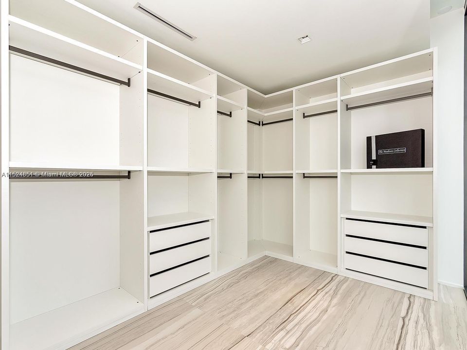 Recently Rented: $35,500 (4 beds, 5 baths, 4755 Square Feet)