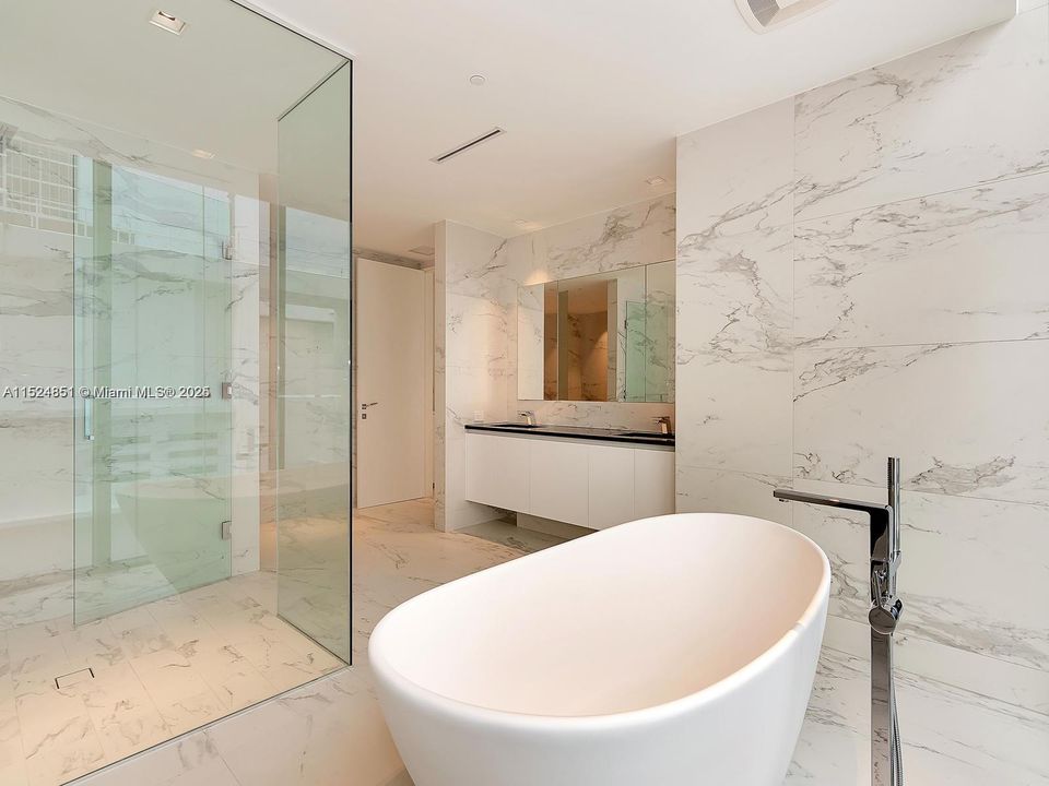 Recently Rented: $35,500 (4 beds, 5 baths, 4755 Square Feet)