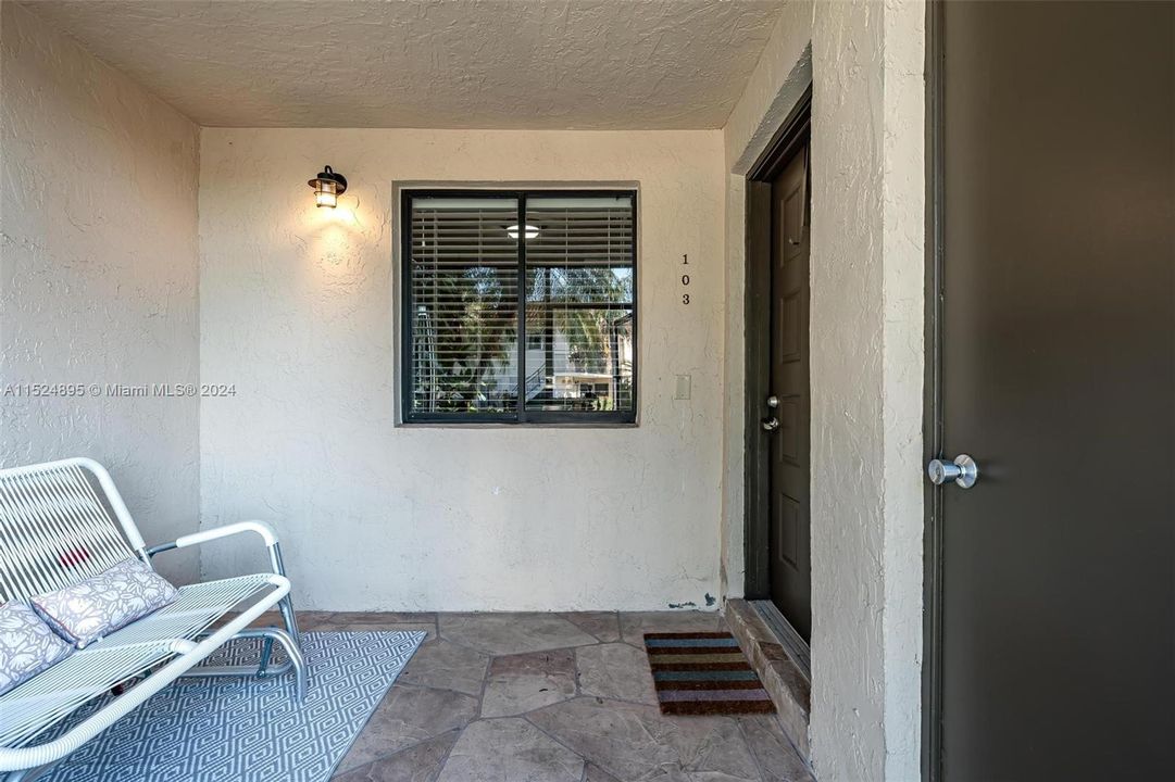 For Sale: $360,000 (2 beds, 2 baths, 1220 Square Feet)