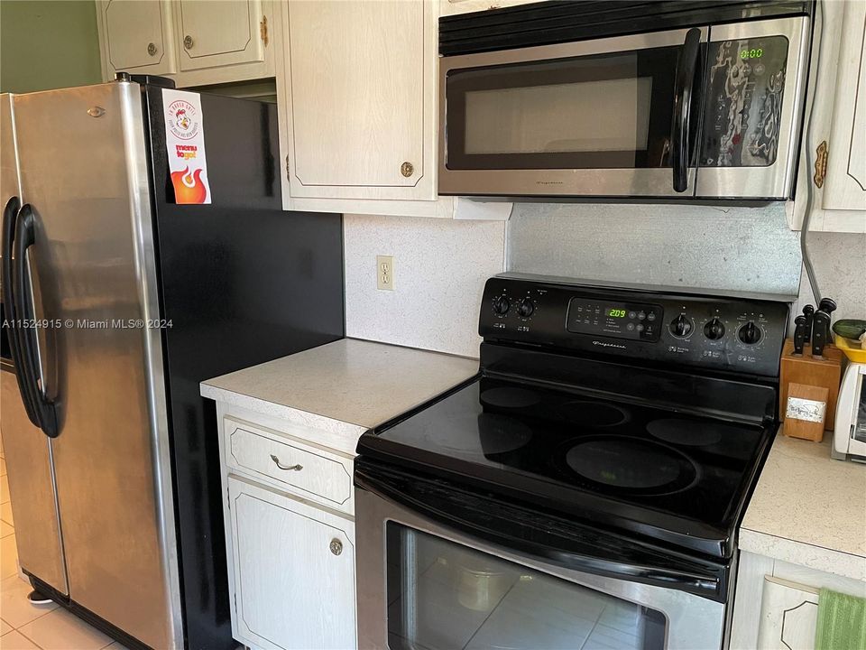 For Sale: $120,000 (1 beds, 1 baths, 720 Square Feet)
