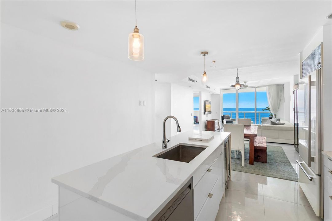 Active With Contract: $1,700,000 (2 beds, 2 baths, 1280 Square Feet)
