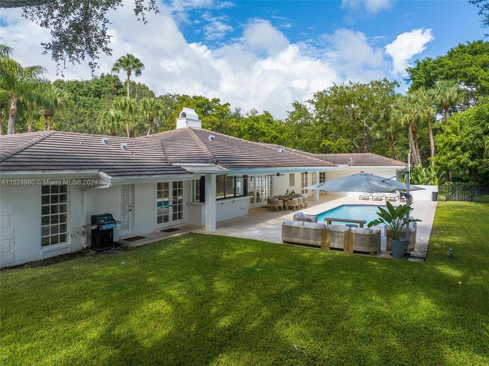 Active With Contract: $4,000,000 (5 beds, 4 baths, 3578 Square Feet)