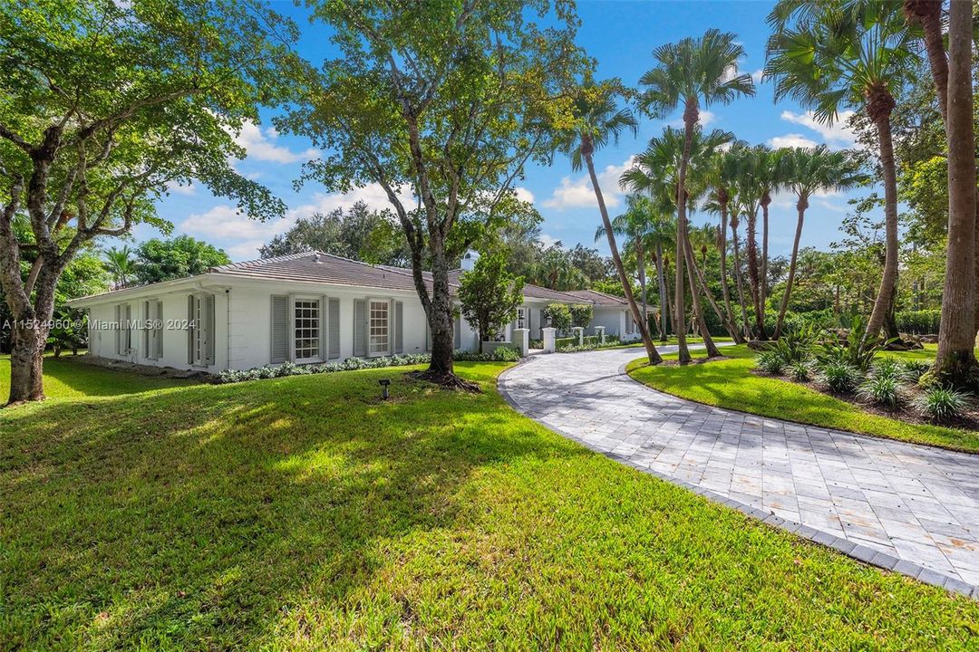 Active With Contract: $4,000,000 (5 beds, 4 baths, 3578 Square Feet)