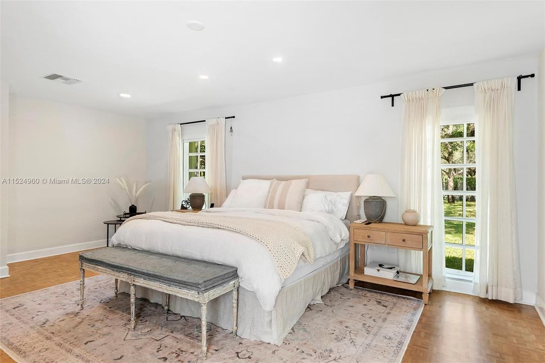 Active With Contract: $4,000,000 (5 beds, 4 baths, 3578 Square Feet)