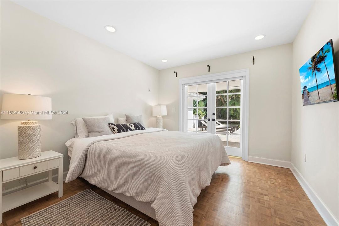 Active With Contract: $4,000,000 (5 beds, 4 baths, 3578 Square Feet)