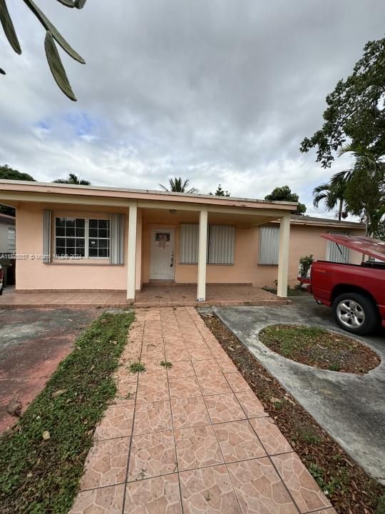 Active With Contract: $359,000 (7 beds, 4 baths, 2350 Square Feet)