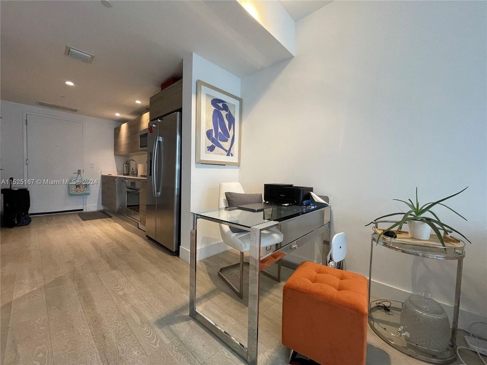 For Sale: $460,000 (1 beds, 1 baths, 607 Square Feet)