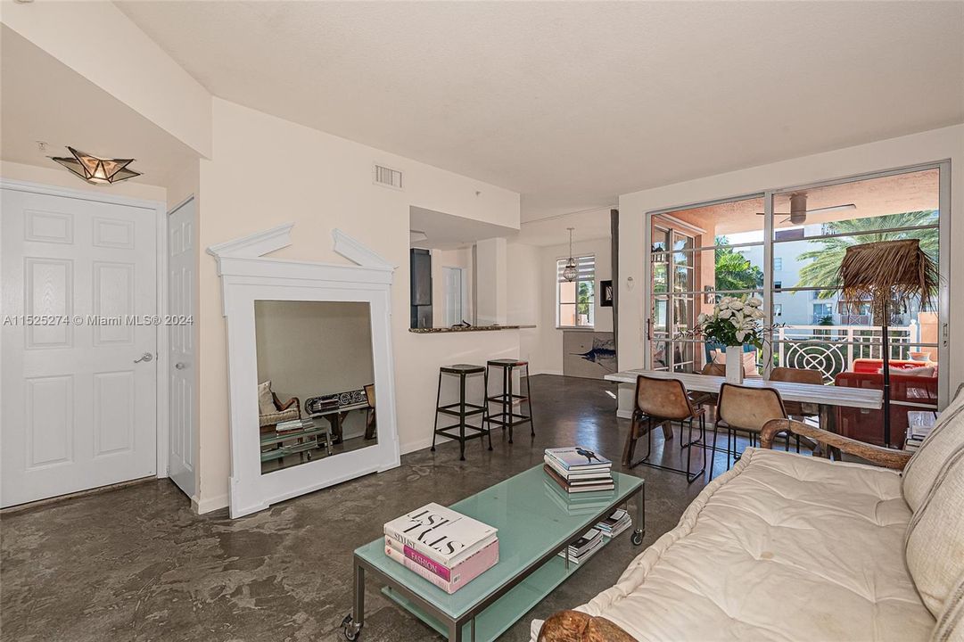 For Sale: $1,175,000 (2 beds, 2 baths, 1155 Square Feet)