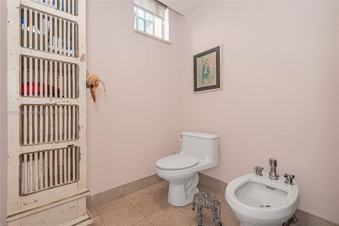 待售: $1,175,000 (2 贝兹, 2 浴室, 1155 平方英尺)