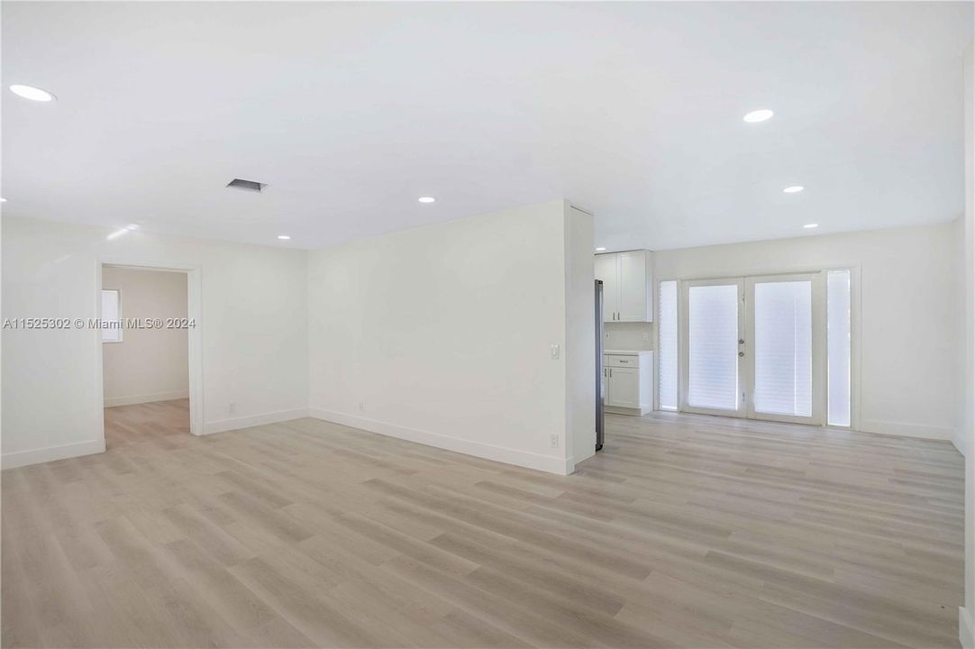 Vendido Recientemente: $439,900 (4 camas, 2 baños, 1516 Pies cuadrados)