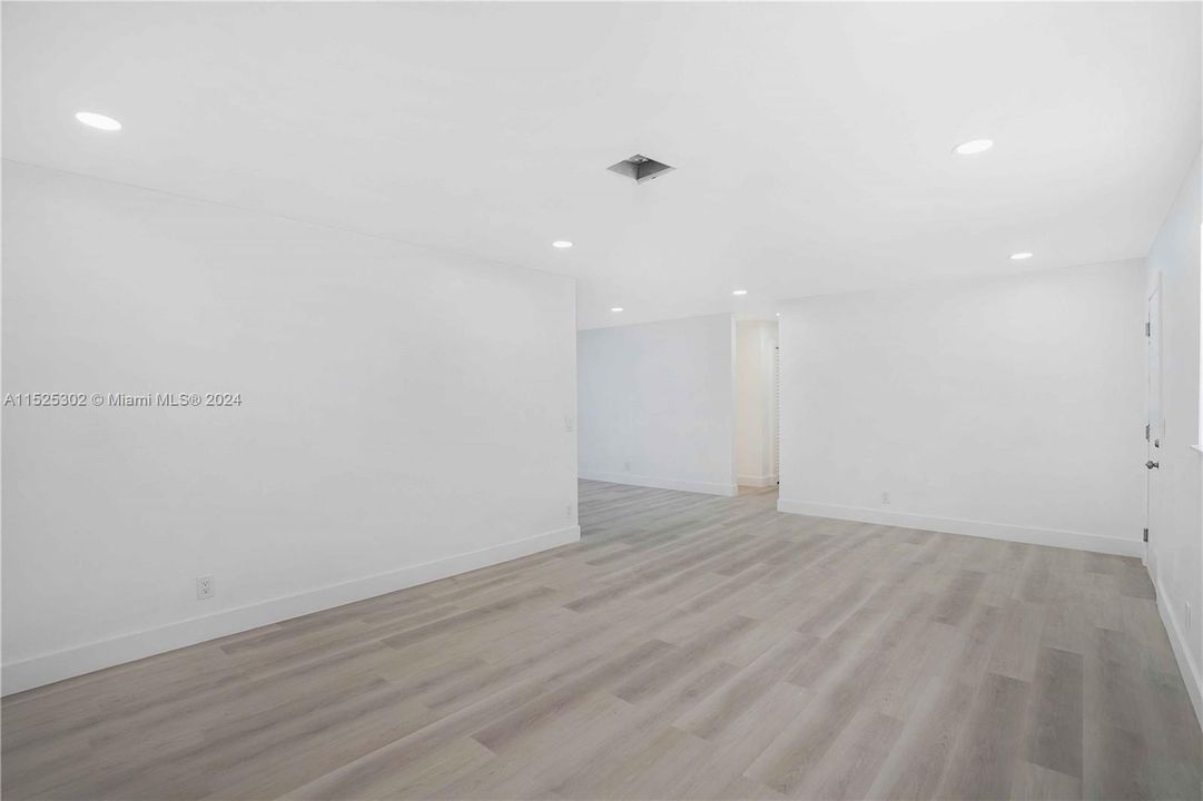 Vendido Recientemente: $439,900 (4 camas, 2 baños, 1516 Pies cuadrados)
