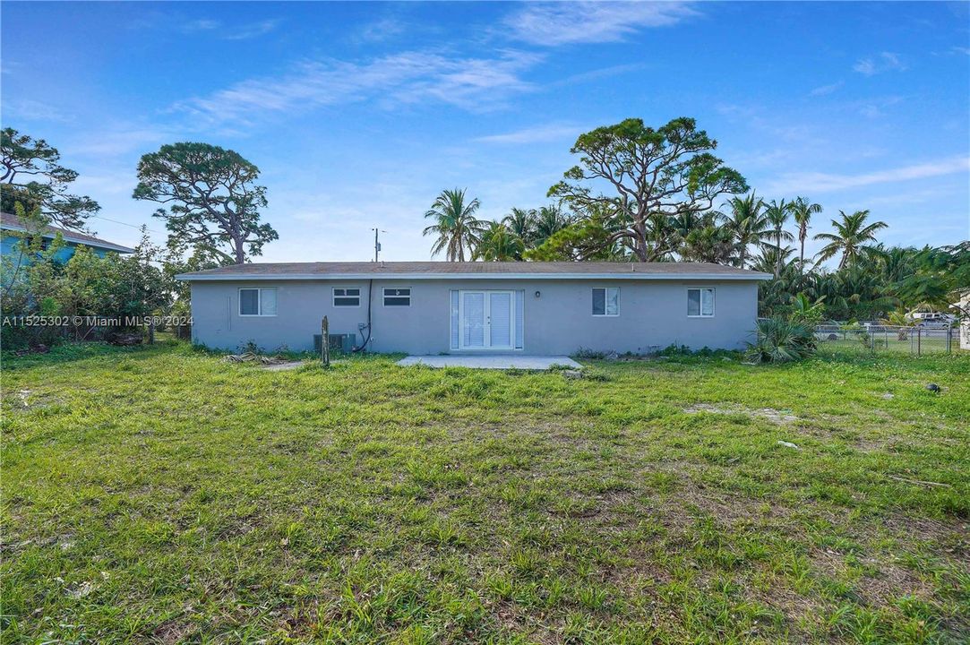 Vendido Recientemente: $439,900 (4 camas, 2 baños, 1516 Pies cuadrados)