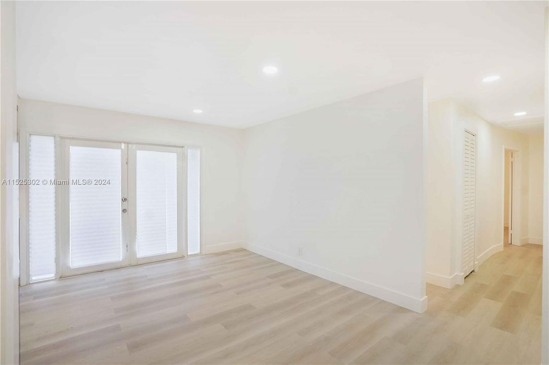 Vendido Recientemente: $439,900 (4 camas, 2 baños, 1516 Pies cuadrados)