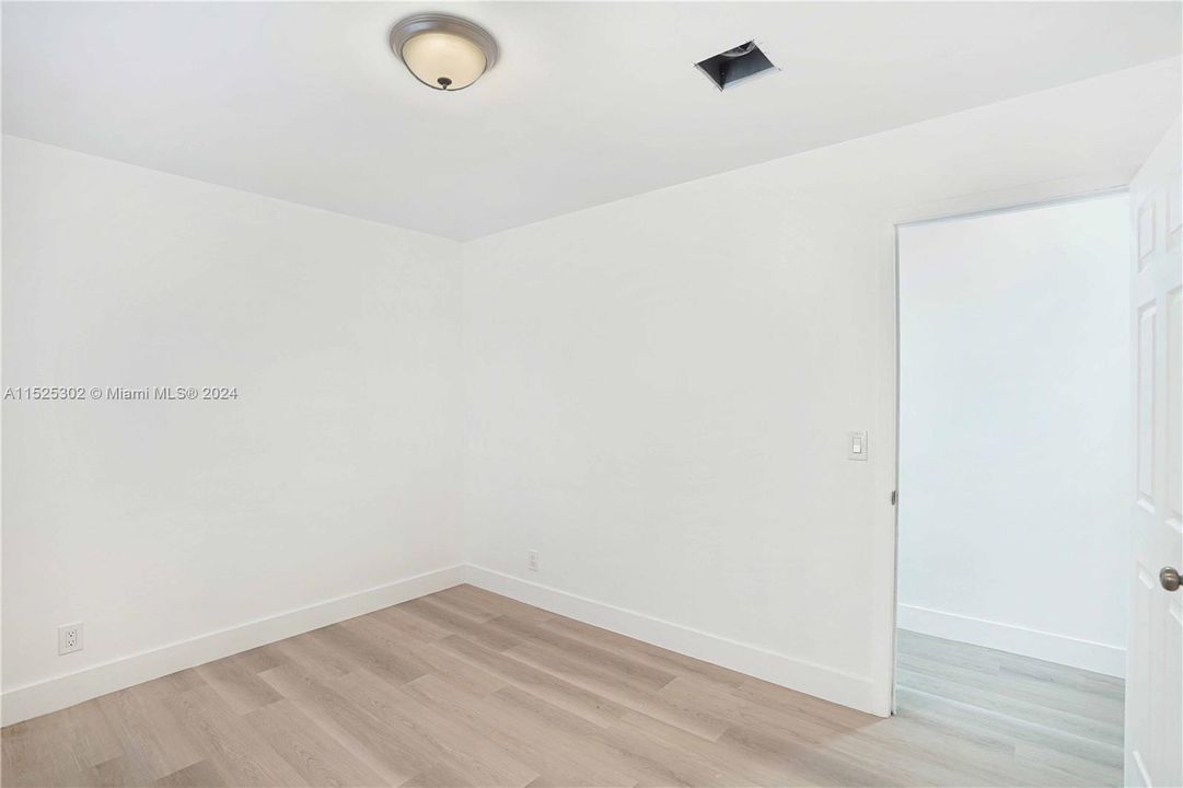 Vendido Recientemente: $439,900 (4 camas, 2 baños, 1516 Pies cuadrados)