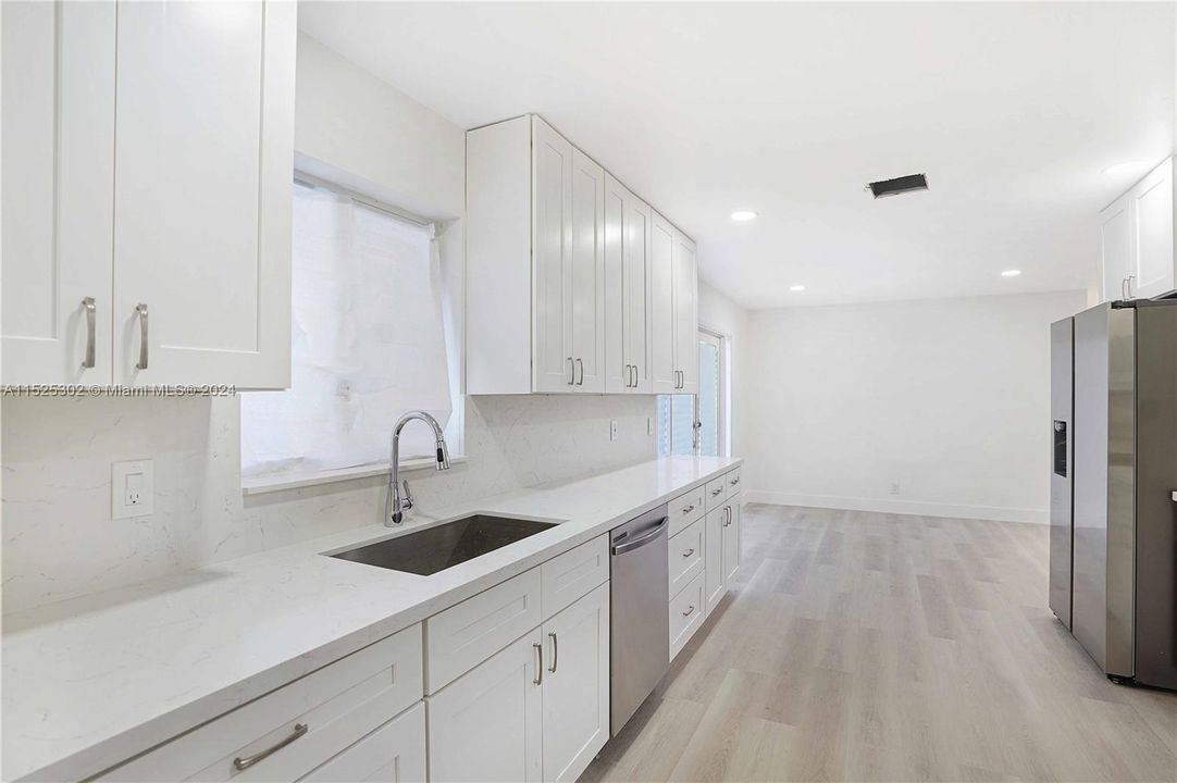 Vendido Recientemente: $439,900 (4 camas, 2 baños, 1516 Pies cuadrados)