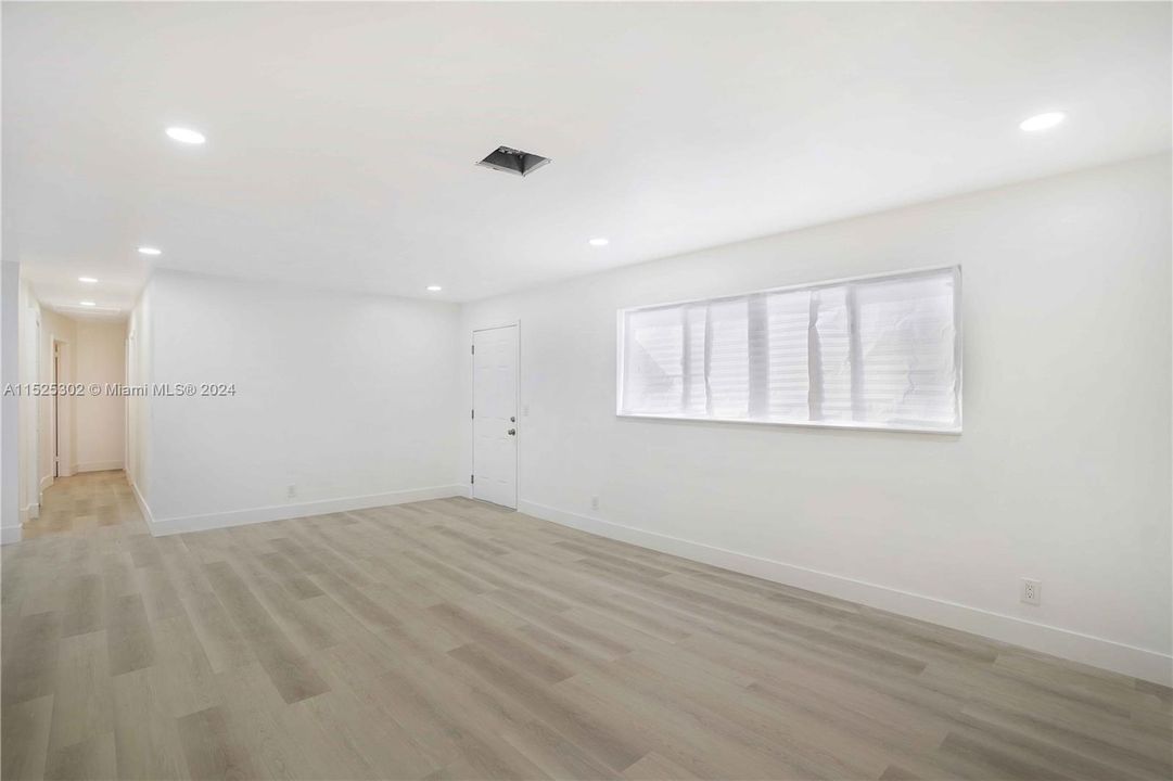Vendido Recientemente: $439,900 (4 camas, 2 baños, 1516 Pies cuadrados)