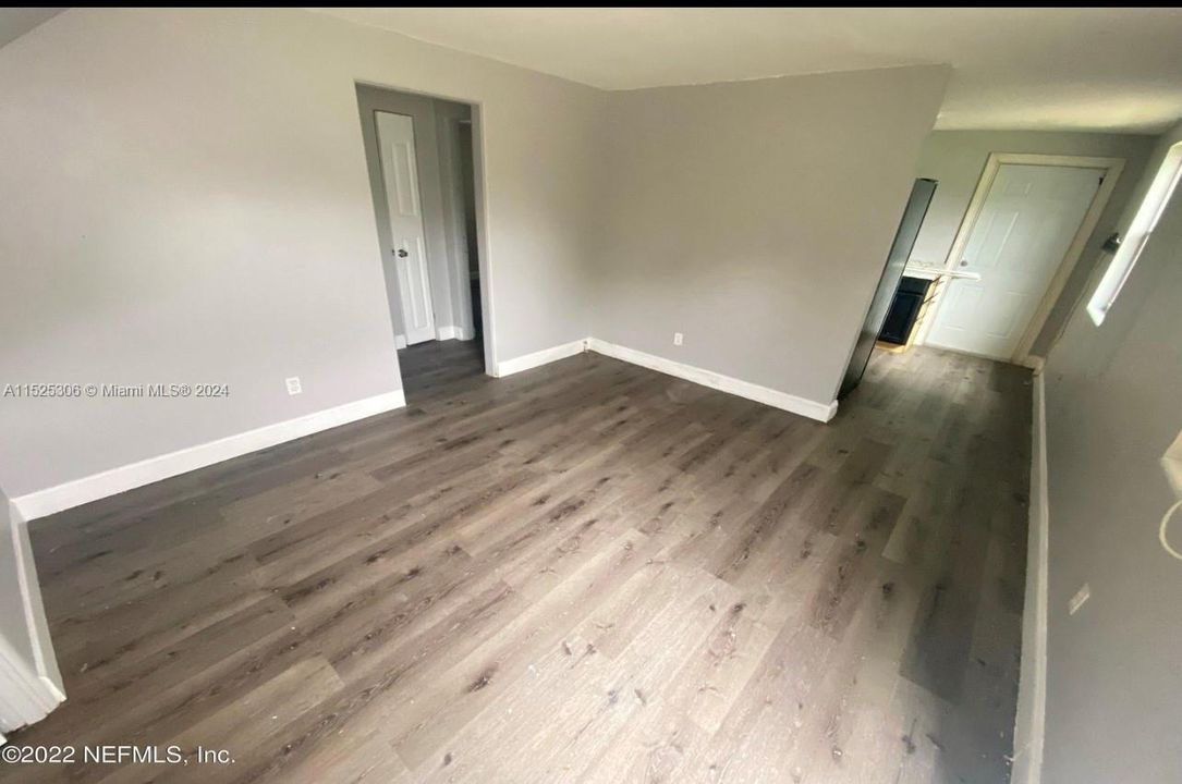 For Rent: $1,200 (3 beds, 1 baths, 0 Square Feet)