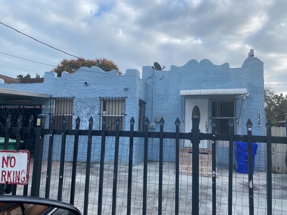 Recently Sold: $295,000 (2 beds, 1 baths, 1167 Square Feet)