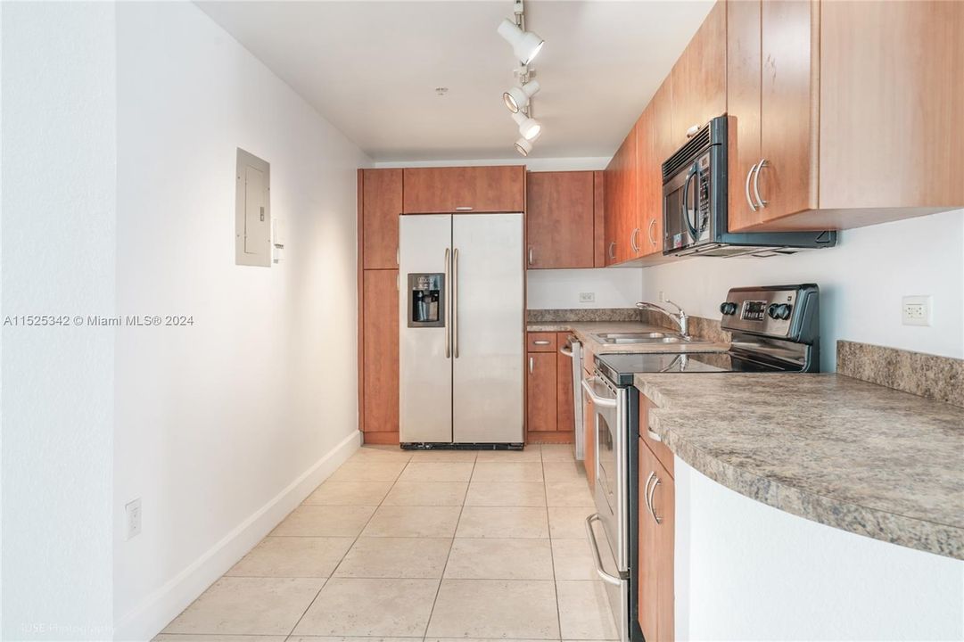 Recently Sold: $299,000 (1 beds, 1 baths, 825 Square Feet)