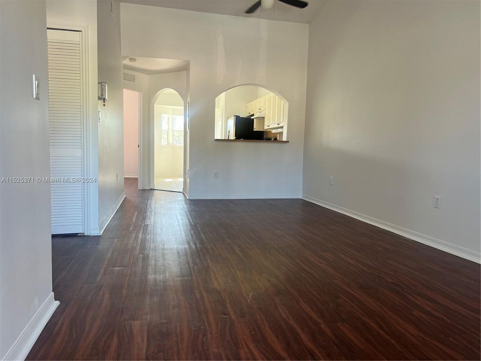 Active With Contract: $259,000 (2 beds, 2 baths, 815 Square Feet)