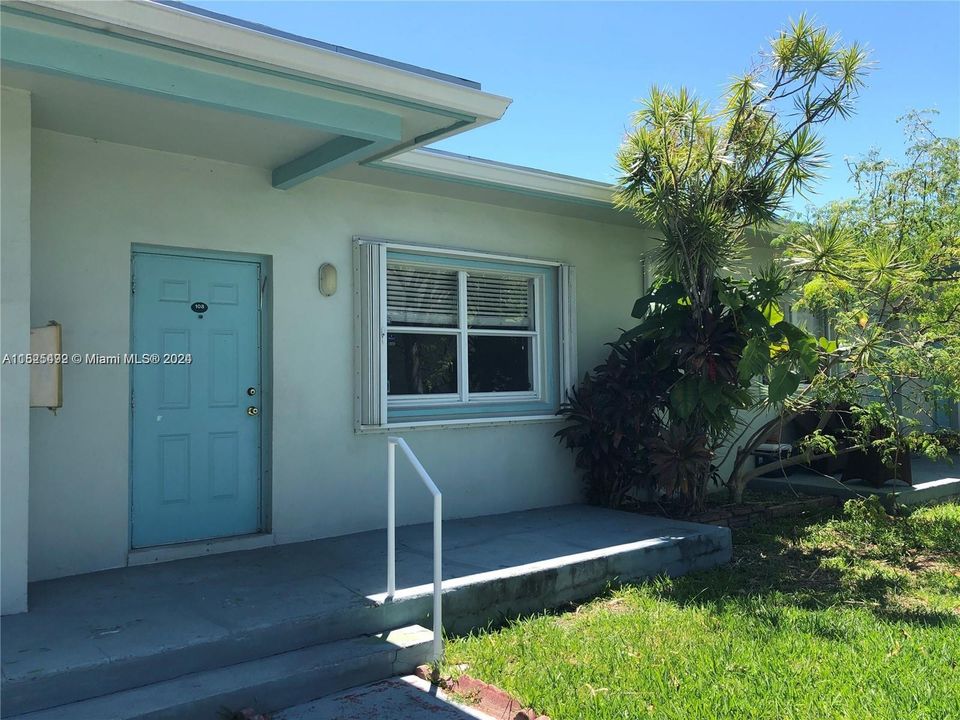 Recently Sold: $255,000 (2 beds, 2 baths, 930 Square Feet)