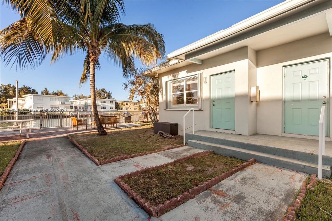 Recently Sold: $255,000 (2 beds, 2 baths, 930 Square Feet)