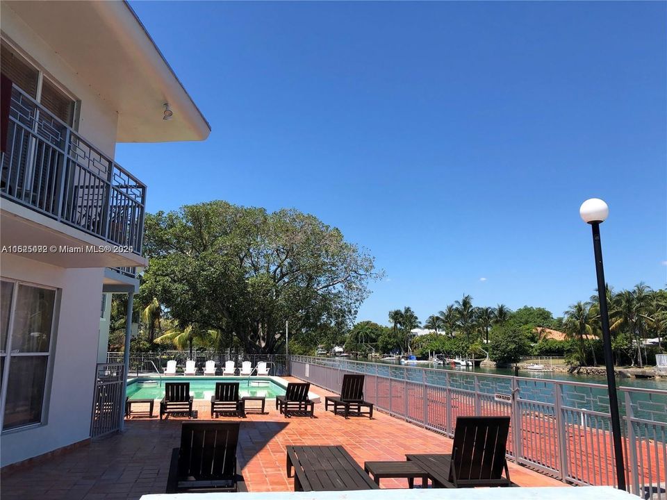 Recently Sold: $255,000 (2 beds, 2 baths, 930 Square Feet)
