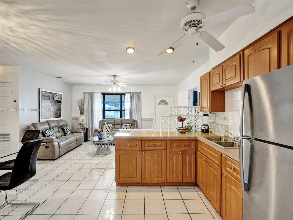 Recently Sold: $450,000 (3 beds, 1 baths, 1445 Square Feet)