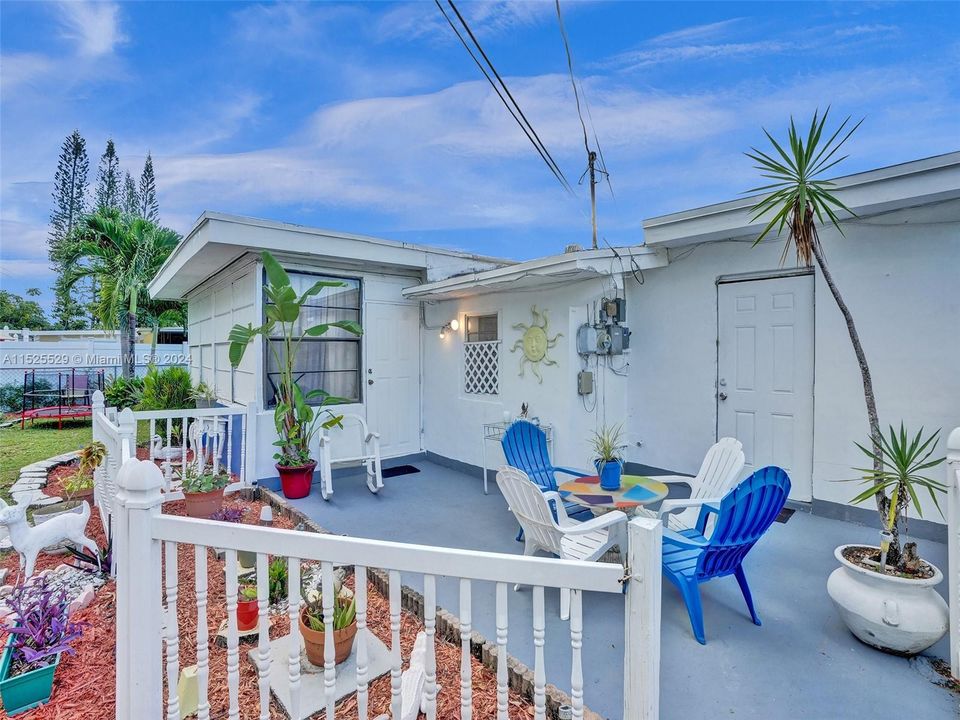 Recently Sold: $450,000 (3 beds, 1 baths, 1445 Square Feet)