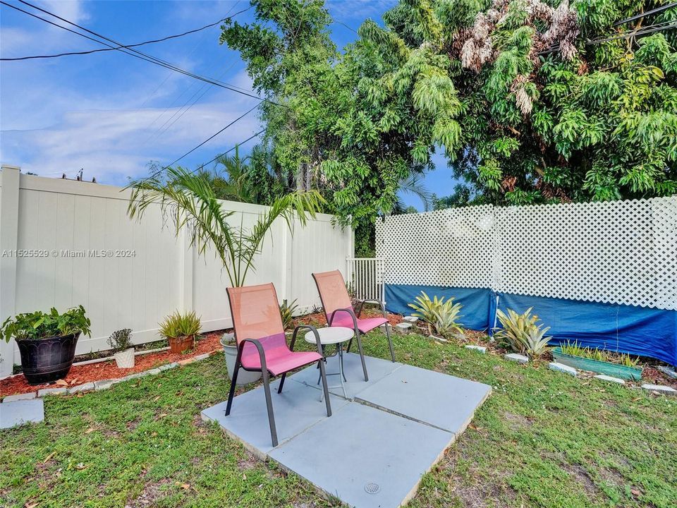 Recently Sold: $450,000 (3 beds, 1 baths, 1445 Square Feet)