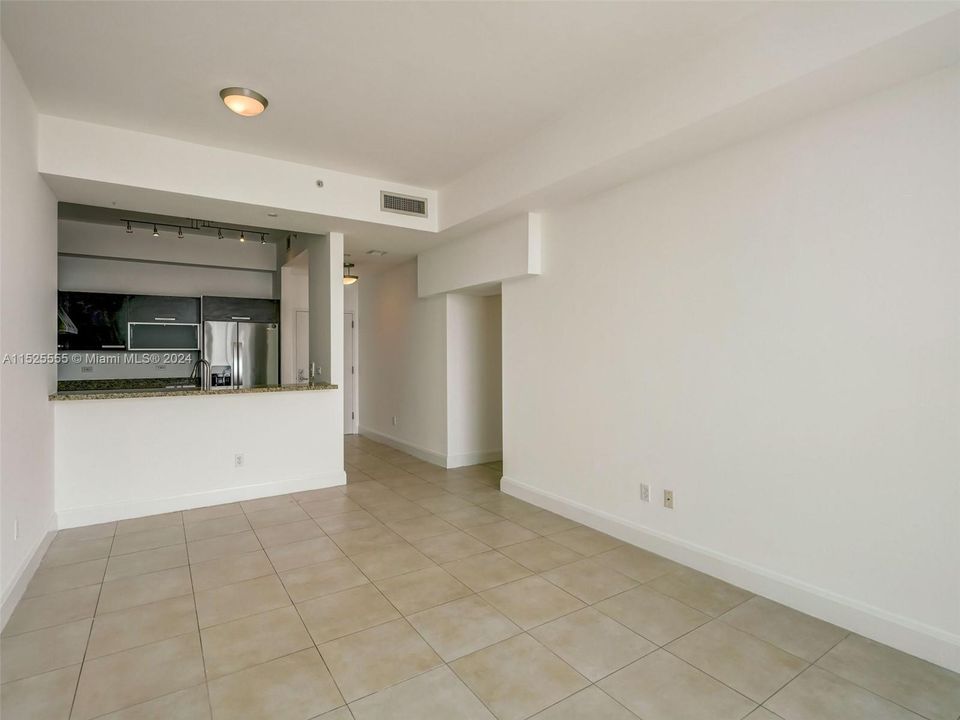 For Sale: $559,000 (2 beds, 2 baths, 1041 Square Feet)