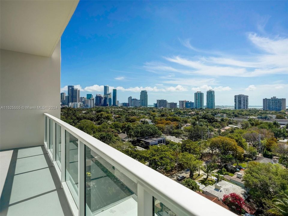 For Sale: $559,000 (2 beds, 2 baths, 1041 Square Feet)
