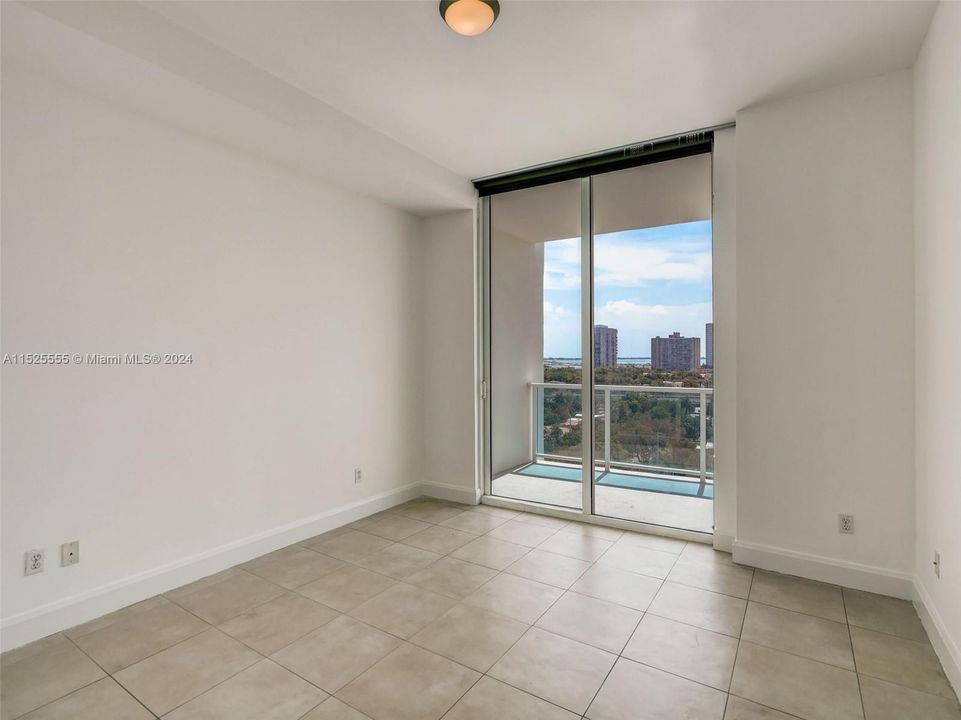 For Sale: $559,000 (2 beds, 2 baths, 1041 Square Feet)