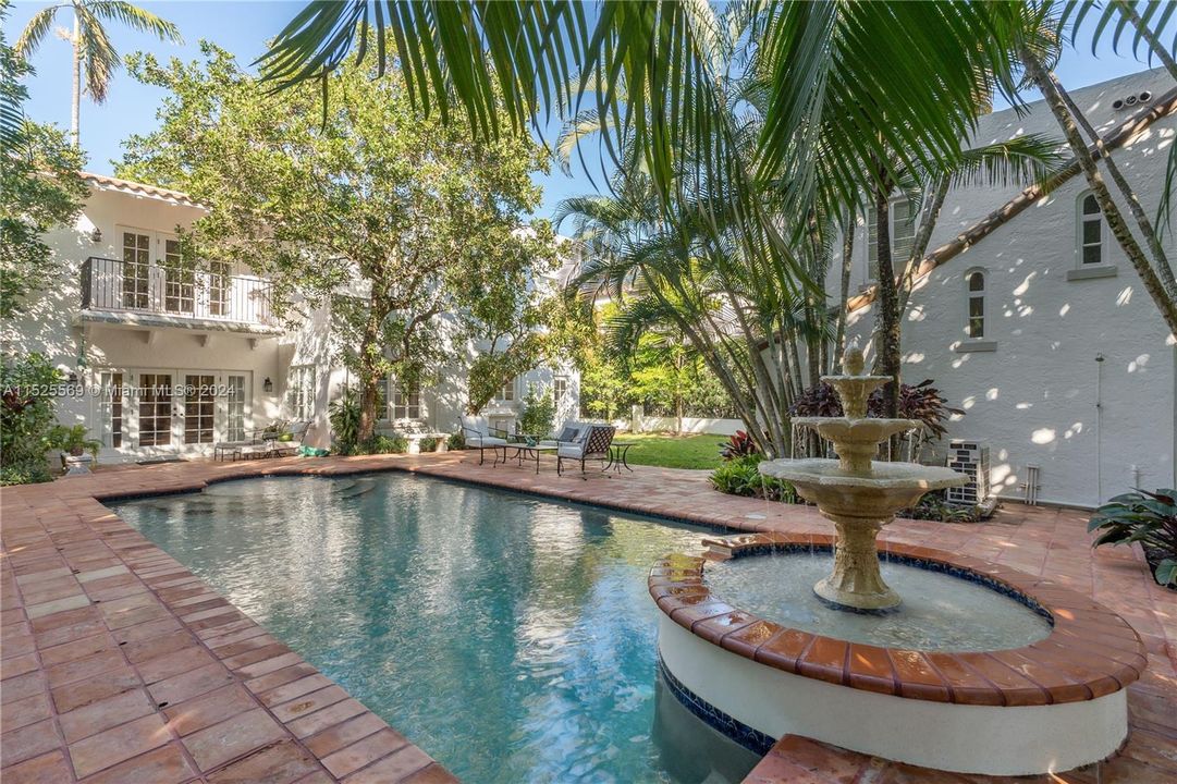 Recently Sold: $3,200,000 (4 beds, 4 baths, 3030 Square Feet)