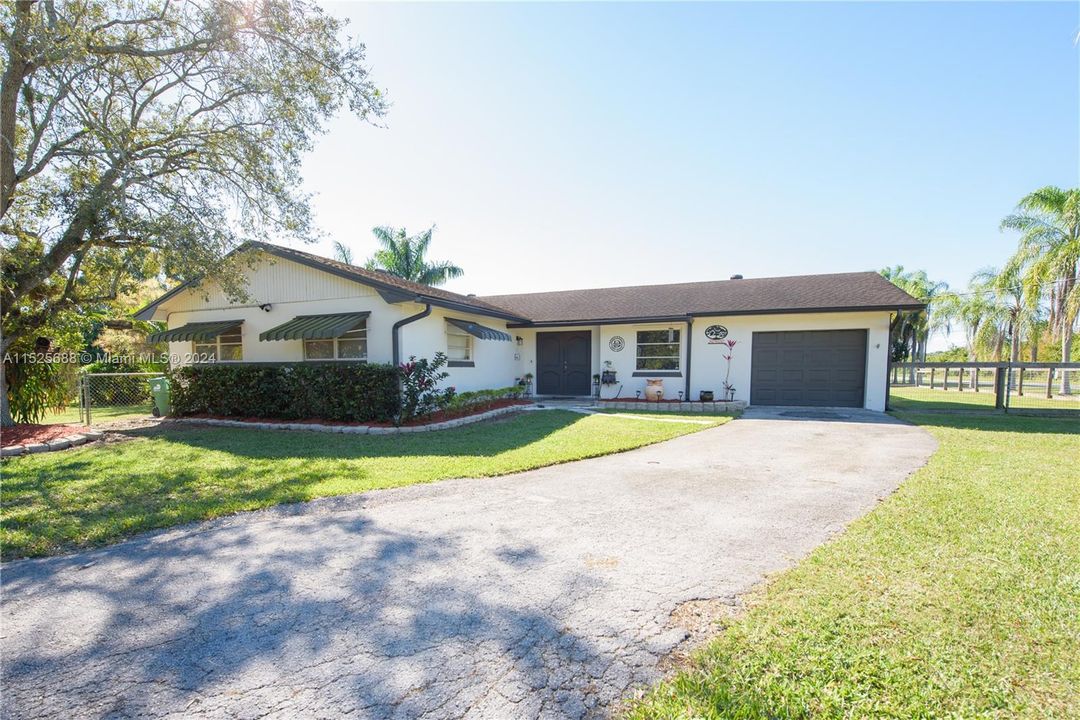 Recently Sold: $799,000 (3 beds, 2 baths, 2085 Square Feet)