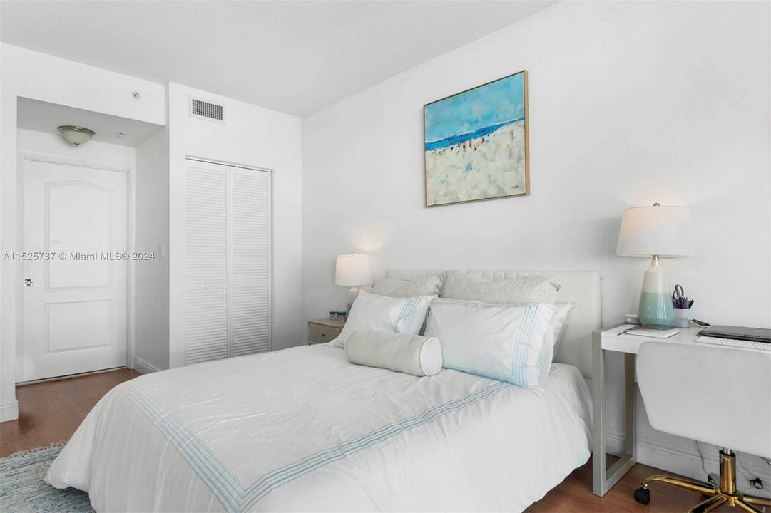 For Sale: $339,500 (1 beds, 1 baths, 677 Square Feet)