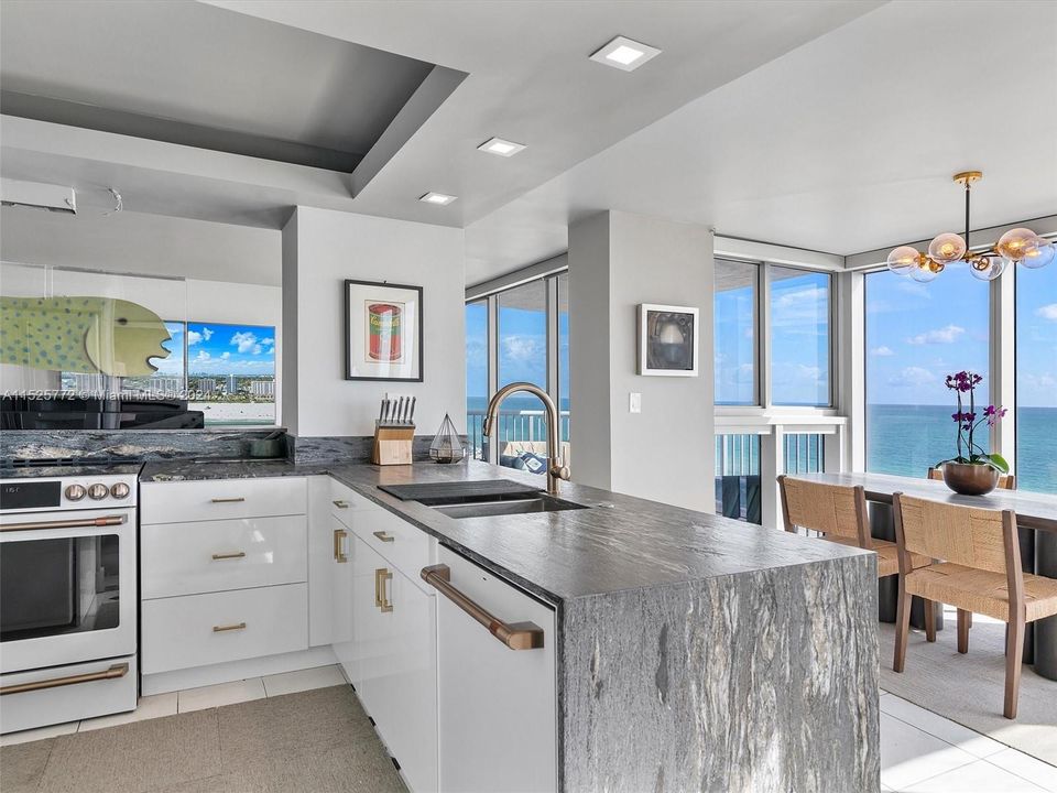 Active With Contract: $1,385,000 (2 beds, 2 baths, 1645 Square Feet)