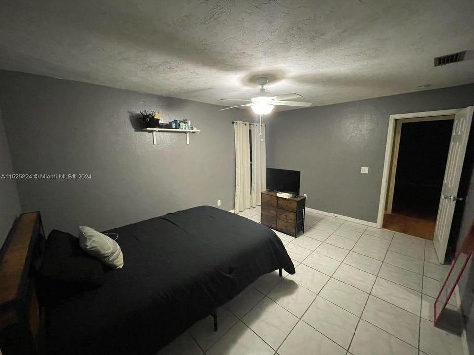 Recently Rented: $1,350 (1 beds, 1 baths, 0 Square Feet)