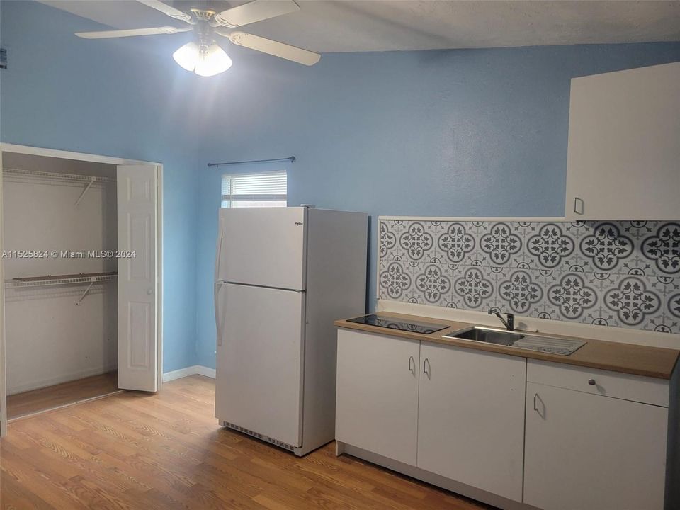 Recently Rented: $1,350 (1 beds, 1 baths, 0 Square Feet)