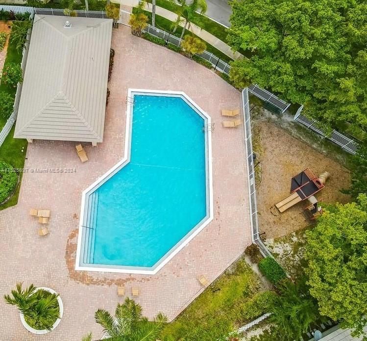 Recently Sold: $569,000 (4 beds, 2 baths, 1628 Square Feet)