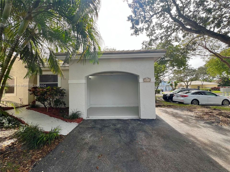 Recently Sold: $569,000 (4 beds, 2 baths, 1628 Square Feet)