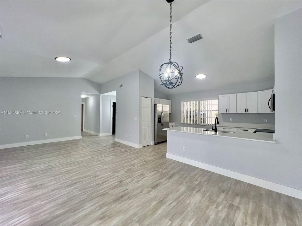 Recently Sold: $569,000 (4 beds, 2 baths, 1628 Square Feet)