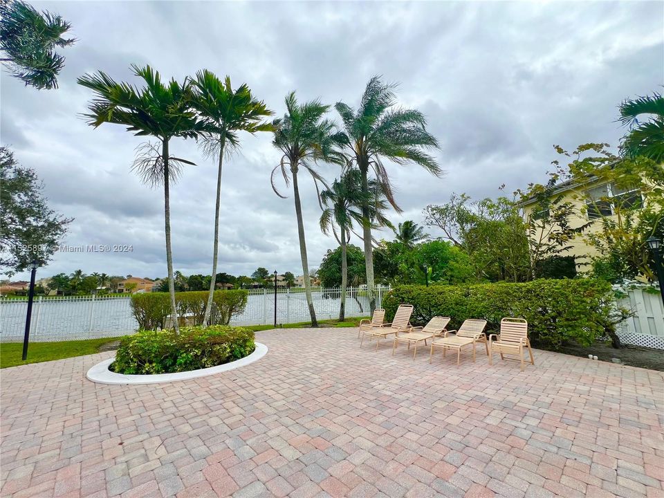 Recently Sold: $569,000 (4 beds, 2 baths, 1628 Square Feet)