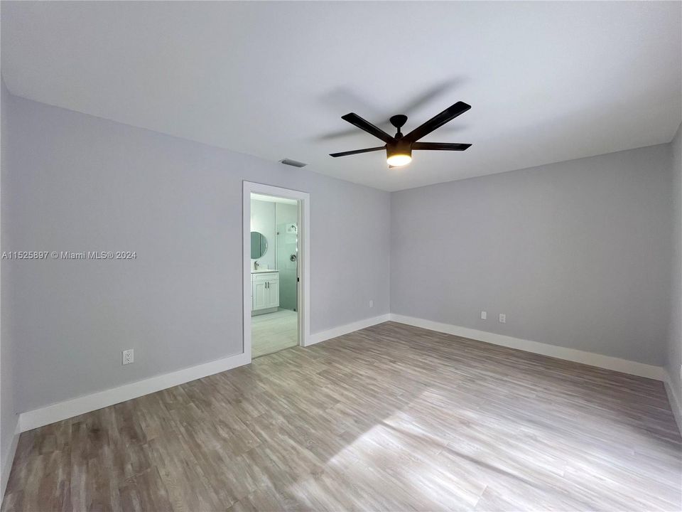 Recently Sold: $569,000 (4 beds, 2 baths, 1628 Square Feet)