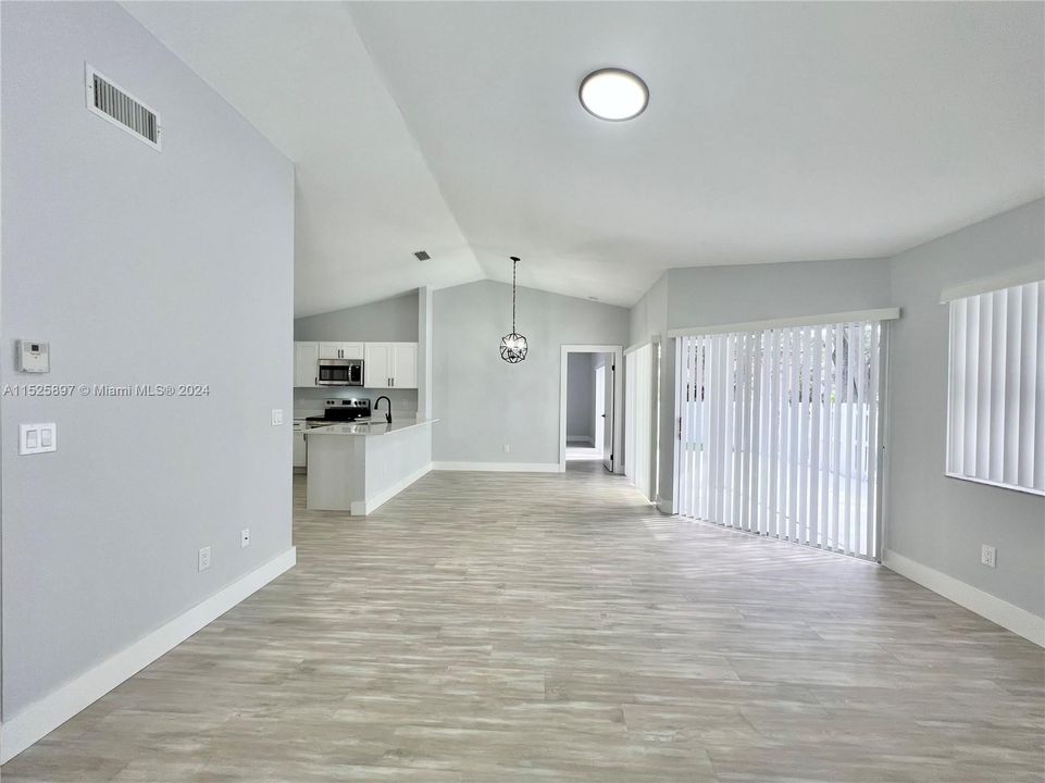 Recently Sold: $569,000 (4 beds, 2 baths, 1628 Square Feet)