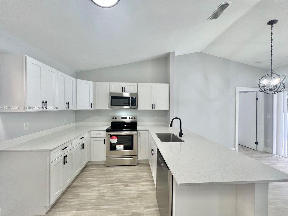 Recently Sold: $569,000 (4 beds, 2 baths, 1628 Square Feet)