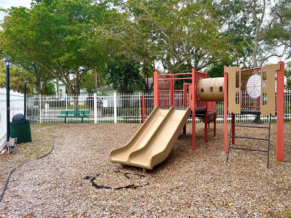 Recently Sold: $569,000 (4 beds, 2 baths, 1628 Square Feet)