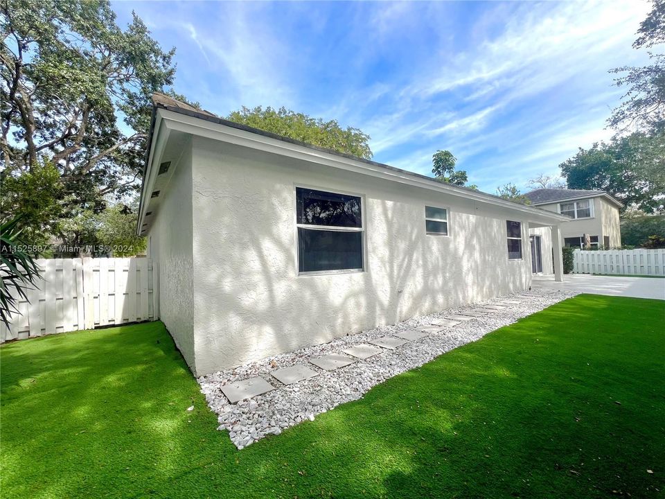 Recently Sold: $569,000 (4 beds, 2 baths, 1628 Square Feet)